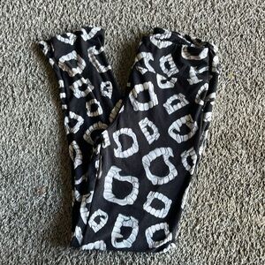 Vampire teeth LuLaRoe pants. One size